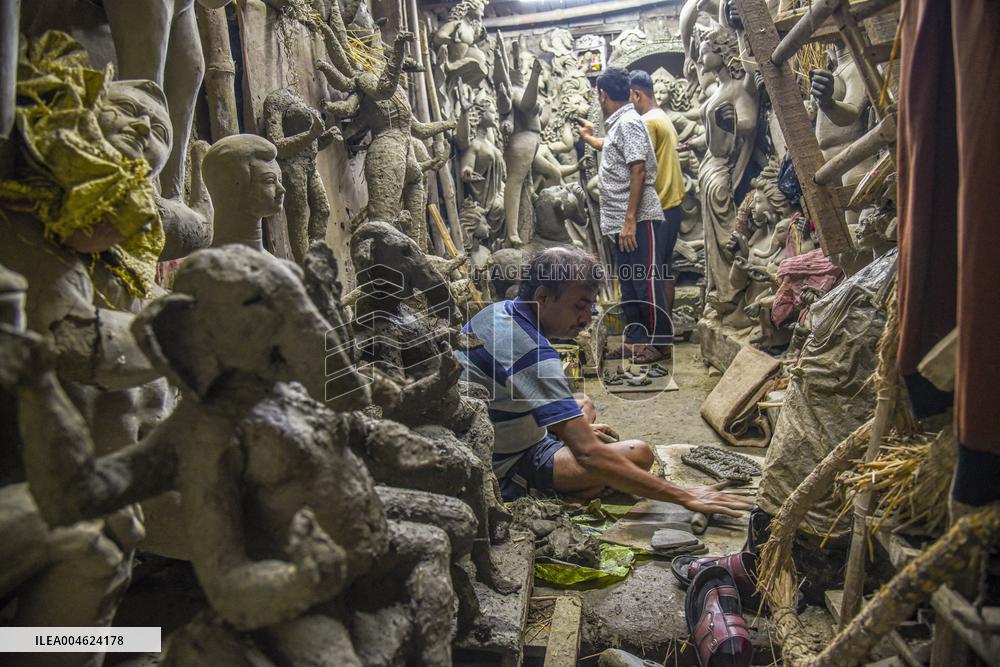 Kumartuli Sculptors Prepare for Festival Season - India