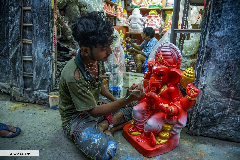 Kumartuli Sculptors Prepare for Festival Season - India