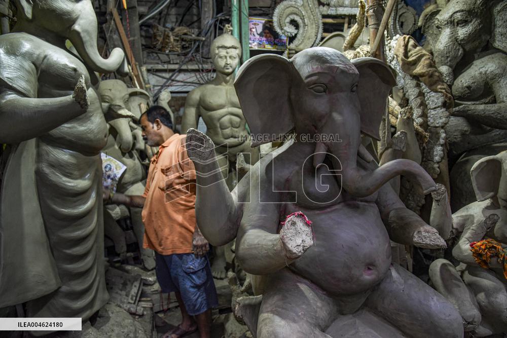 Kumartuli Sculptors Prepare for Festival Season - India