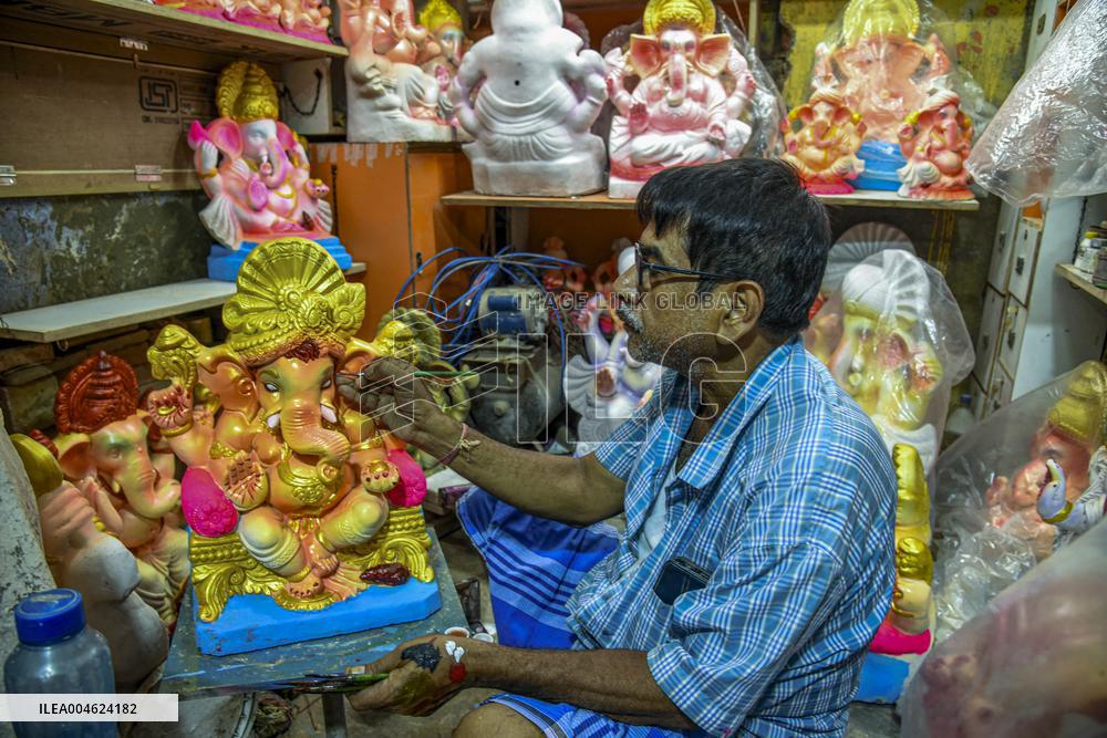 Kumartuli Sculptors Prepare for Festival Season - India