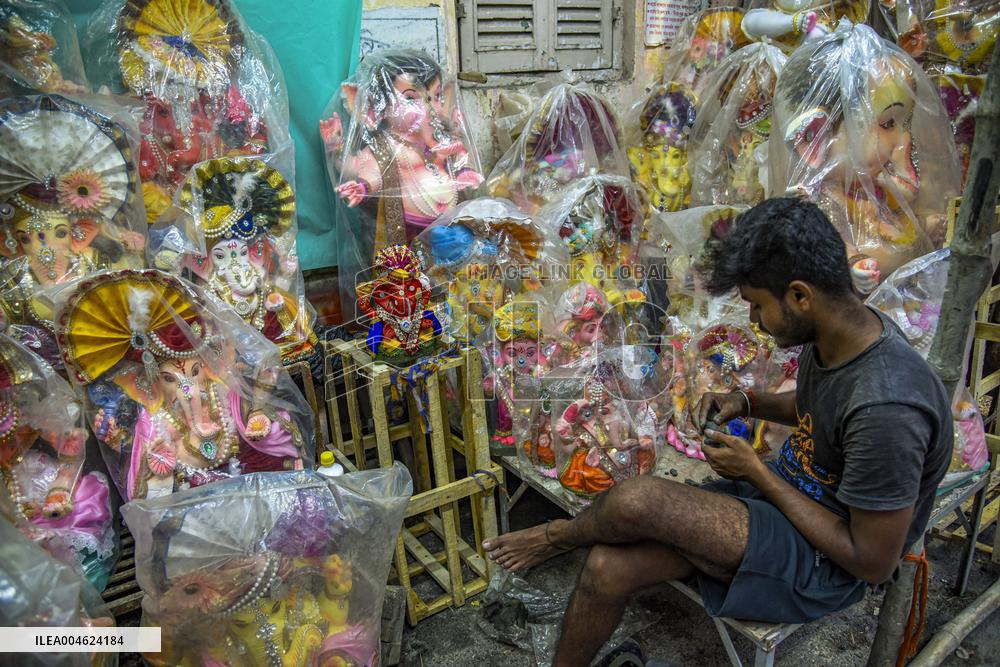 Kumartuli Sculptors Prepare for Festival Season - India