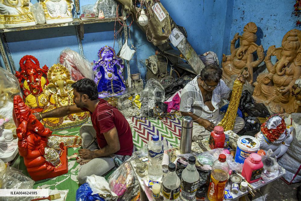 Kumartuli Sculptors Prepare for Festival Season - India