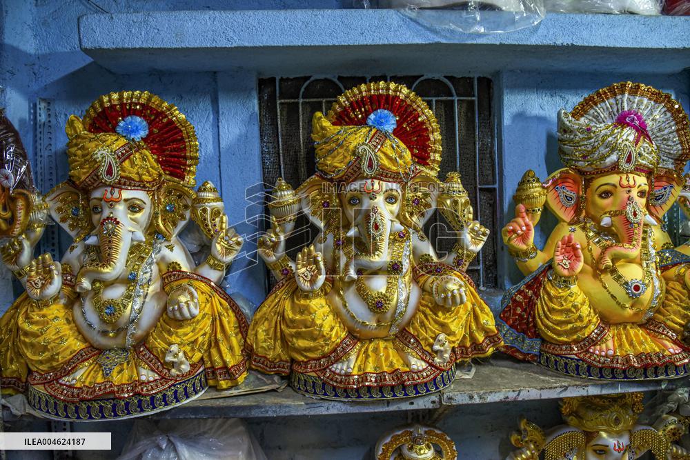 Kumartuli Sculptors Prepare for Festival Season - India