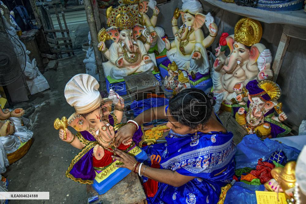 Kumartuli Sculptors Prepare for Festival Season - India
