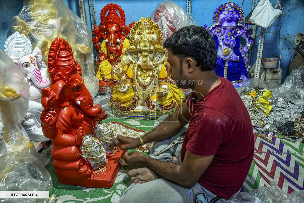 Kumartuli Sculptors Prepare for Festival Season - India