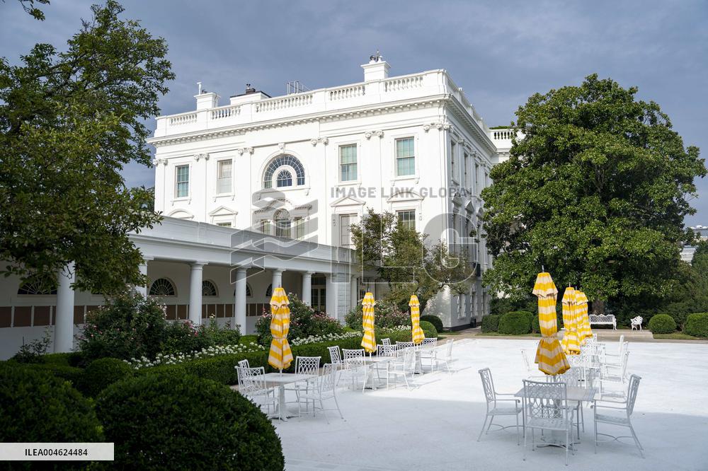 President Trump, Apple CEO Cook Announce Additional $100 Billion Investement in U.S.