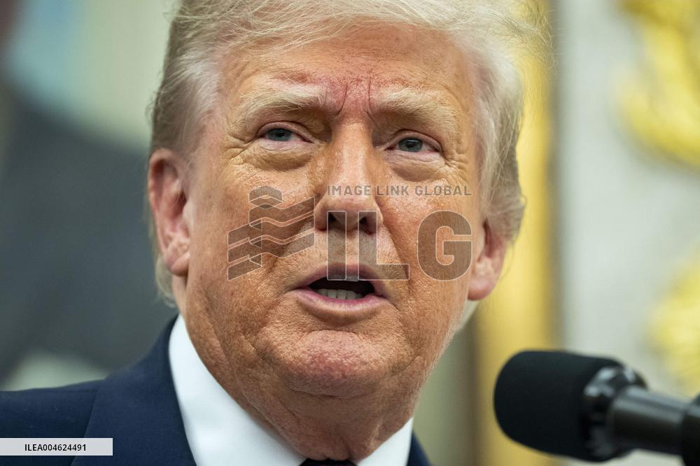 President Trump, Apple CEO Cook Announce Additional $100 Billion Investement in U.S.