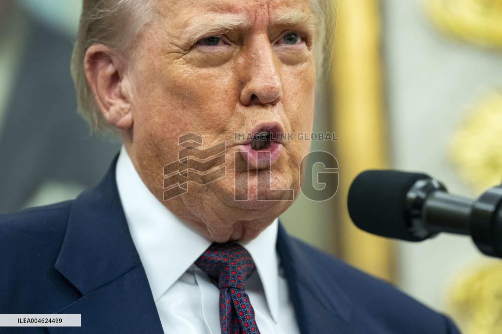 President Trump, Apple CEO Cook Announce Additional $100 Billion Investement in U.S.