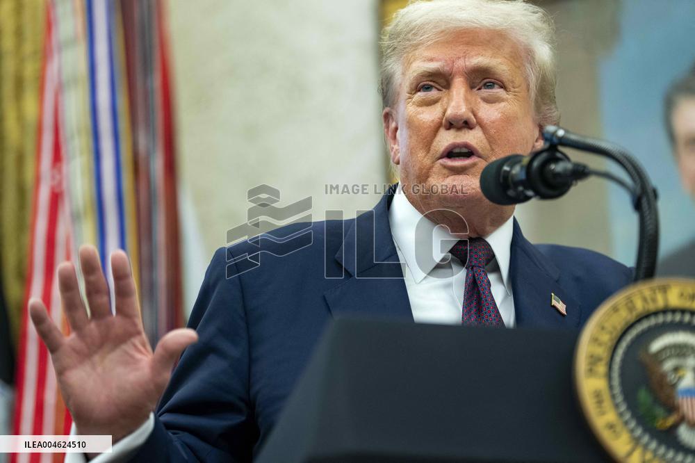 President Trump, Apple CEO Cook Announce Additional $100 Billion Investement in U.S.