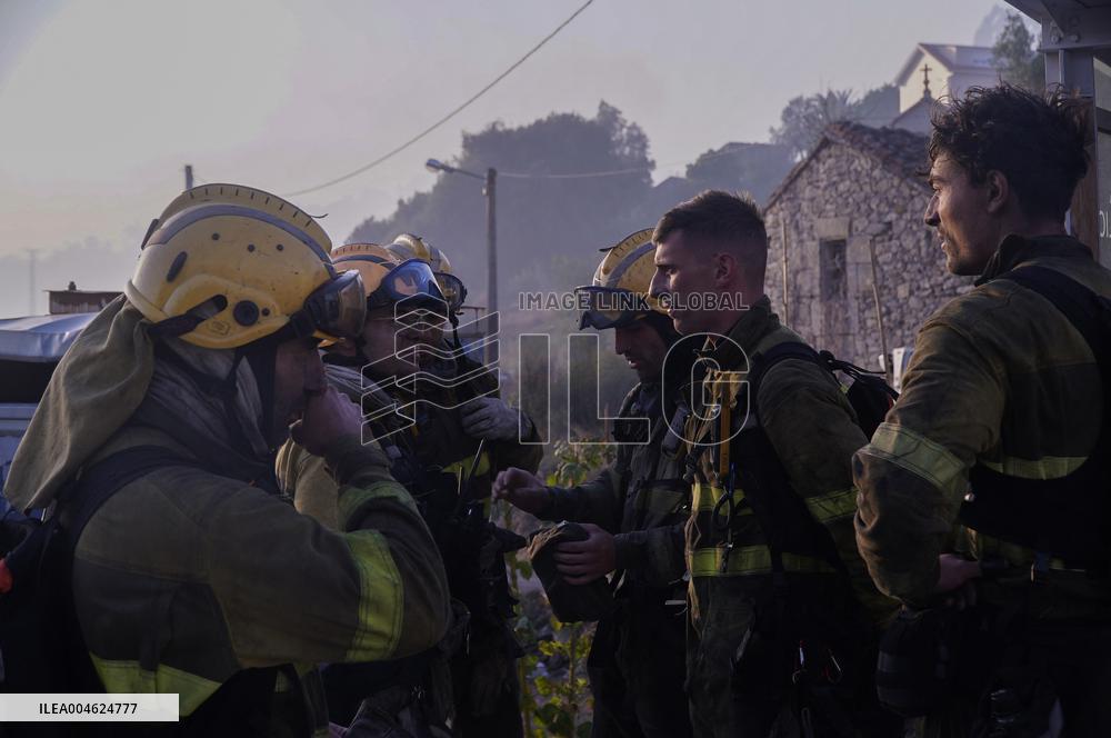 Ponteceso Fire Forces Evacuations in Corme Aldea - Spain