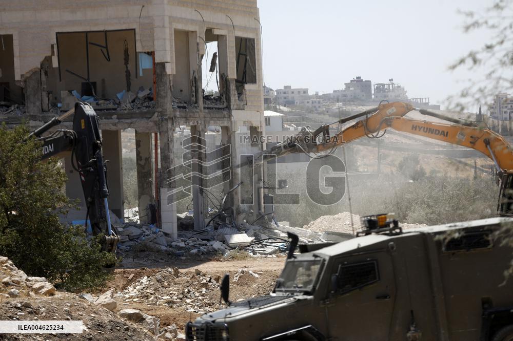 Israeli Excavators Demolish a Building - West Bank