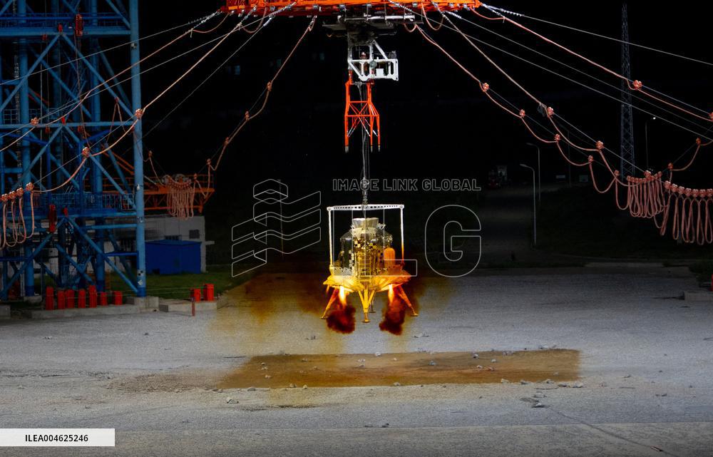 China Completes First Manned Lunar Lander Landing and Takeoff Test