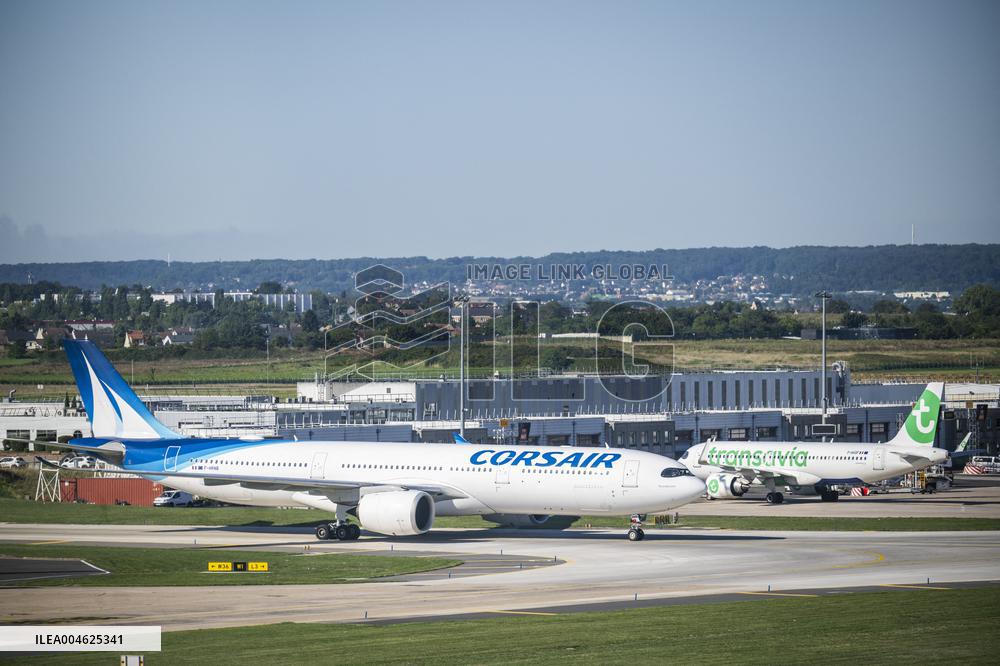Illustration - Paris Orly Airport