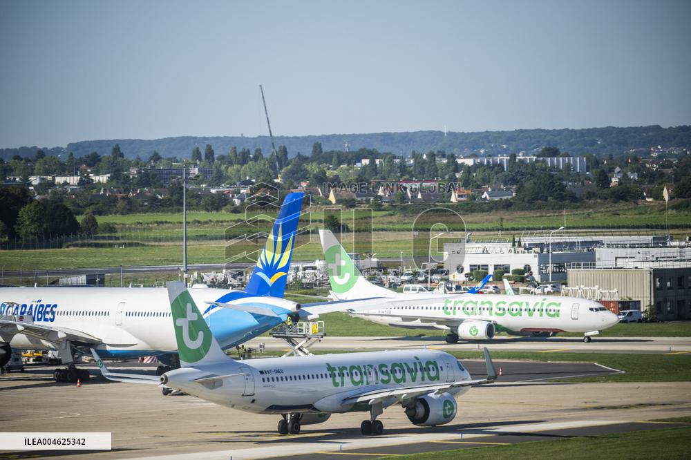 Illustration - Paris Orly Airport