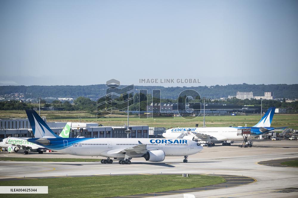 Illustration - Paris Orly Airport