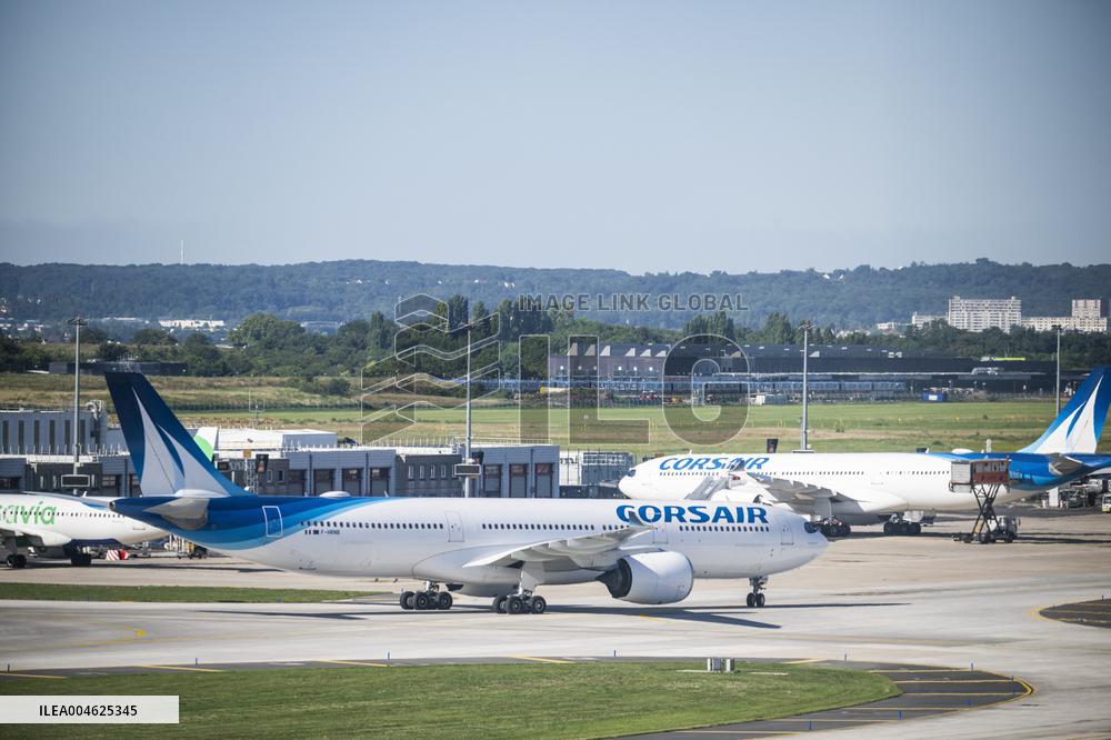 Illustration - Paris Orly Airport