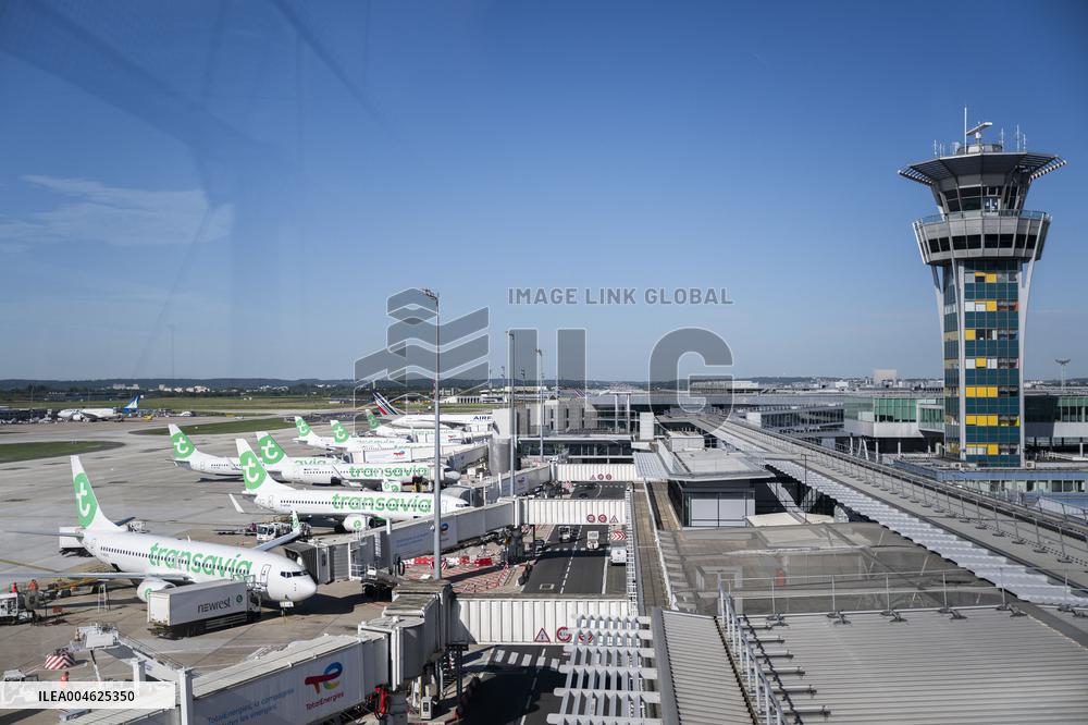 Illustration - Paris Orly Airport