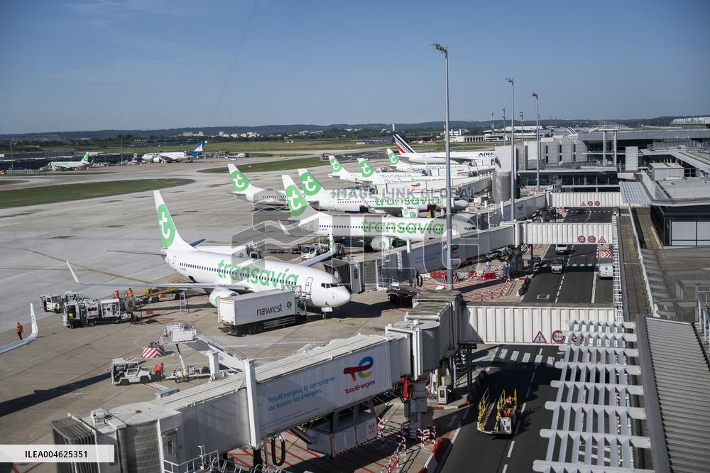 Illustration - Paris Orly Airport