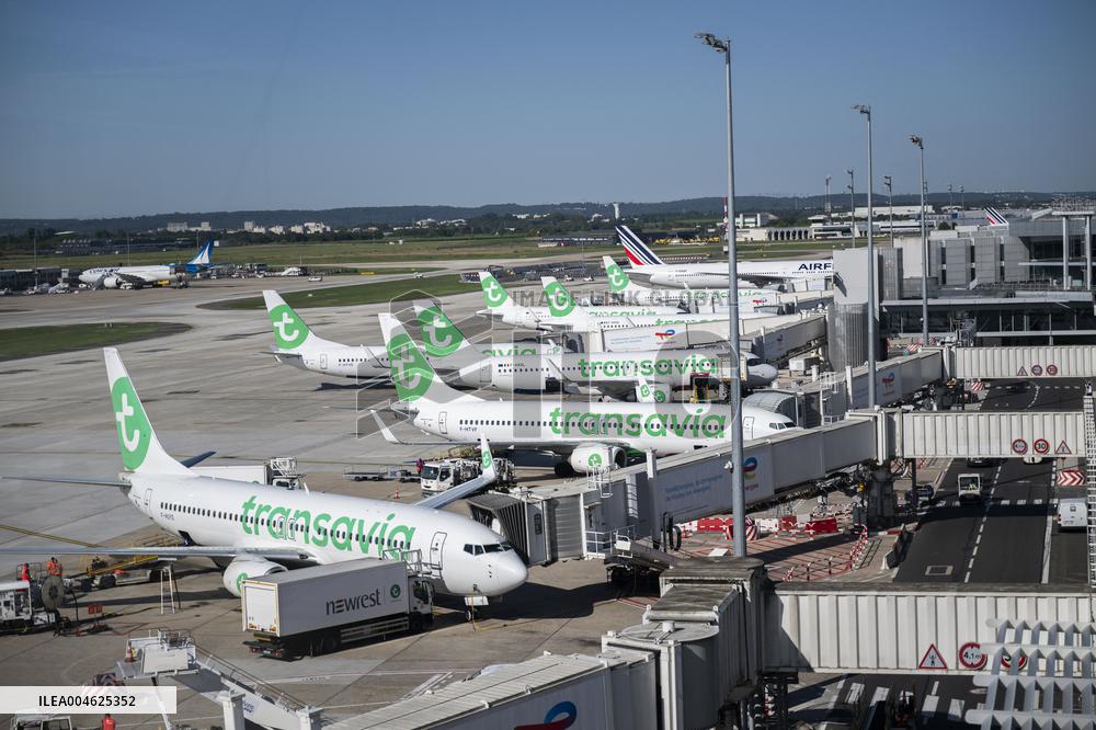 Illustration - Paris Orly Airport