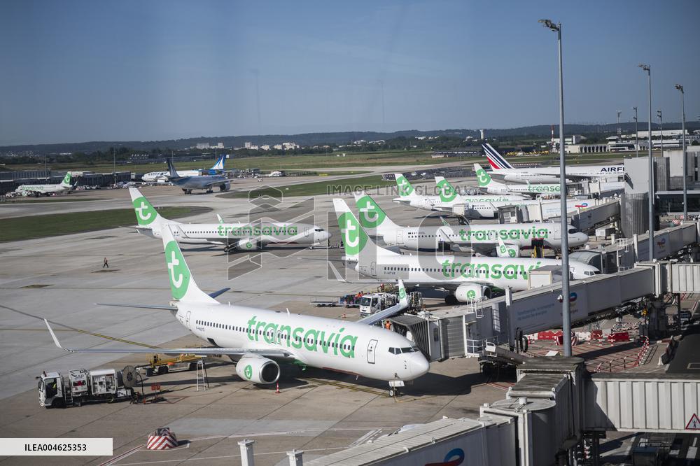 Illustration - Paris Orly Airport