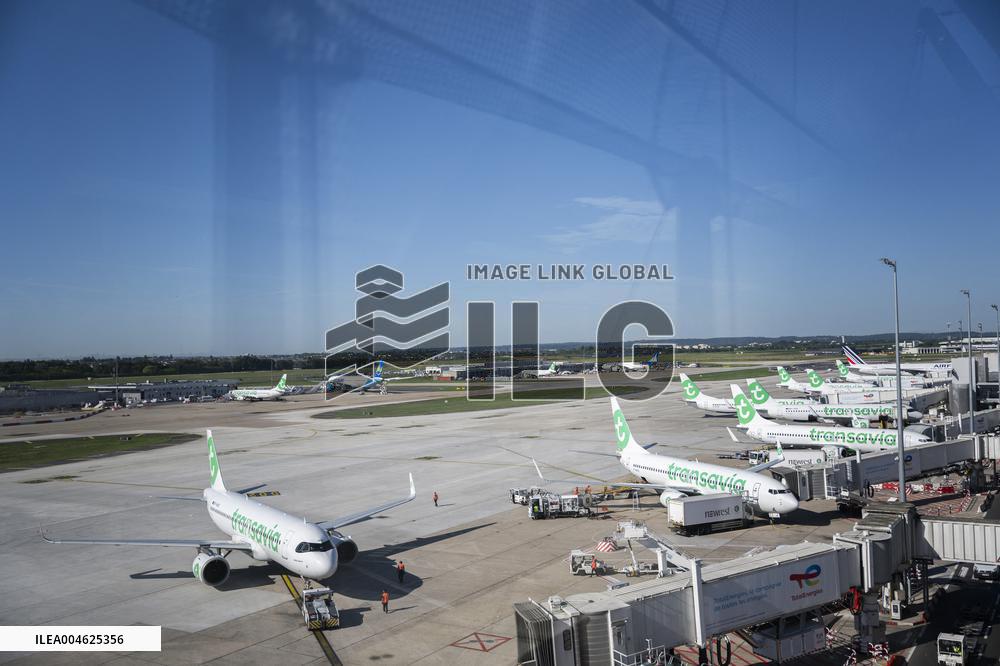 Illustration - Paris Orly Airport