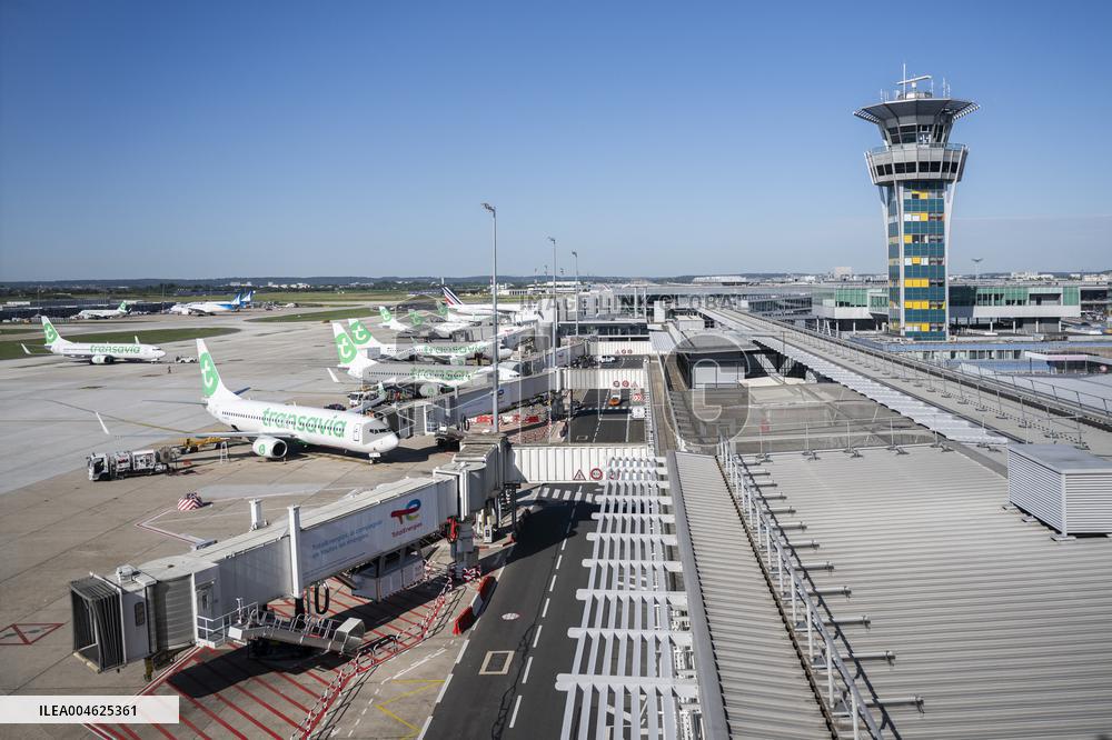 Illustration - Paris Orly Airport