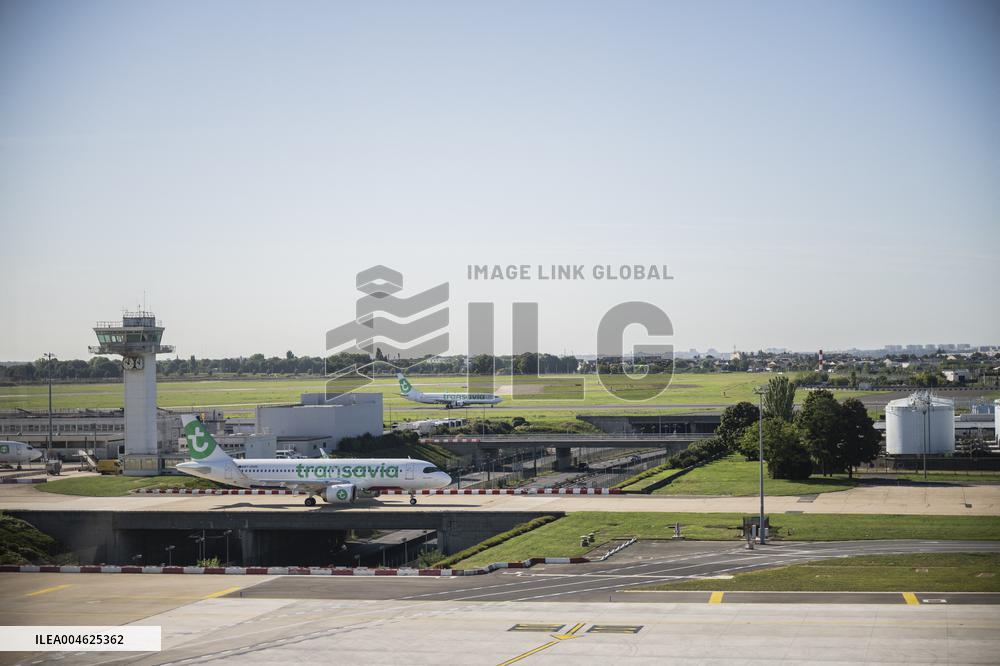 Illustration - Paris Orly Airport