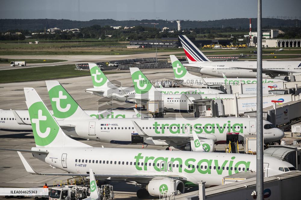 Illustration - Paris Orly Airport