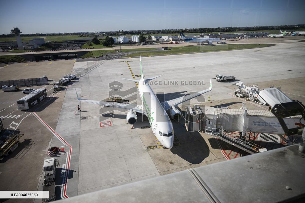 Illustration - Paris Orly Airport