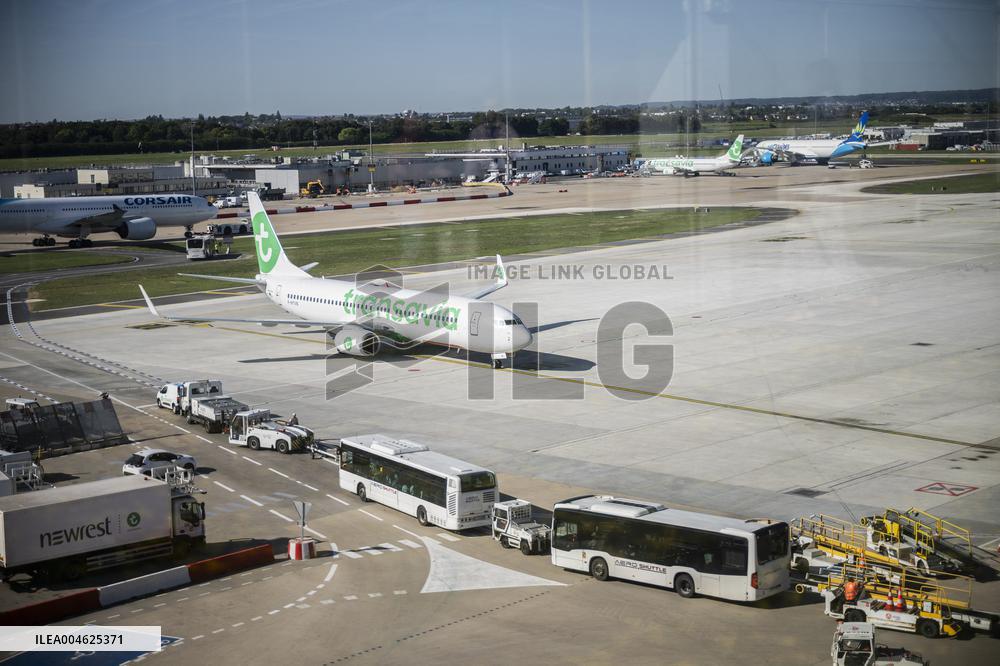 Illustration - Paris Orly Airport