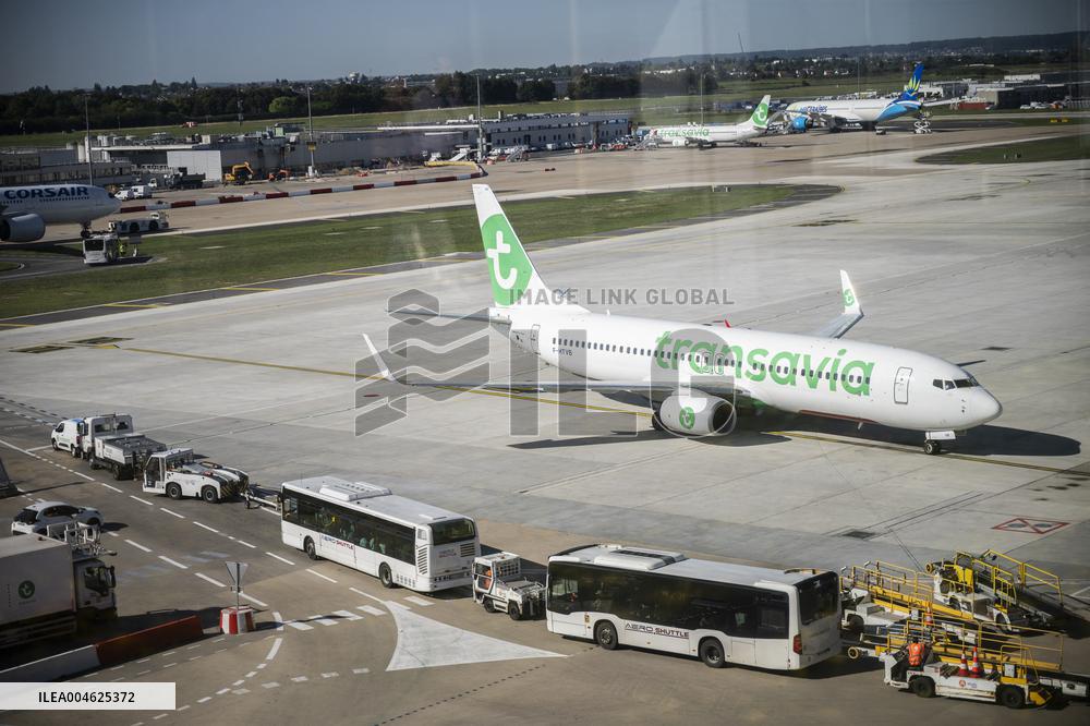 Illustration - Paris Orly Airport