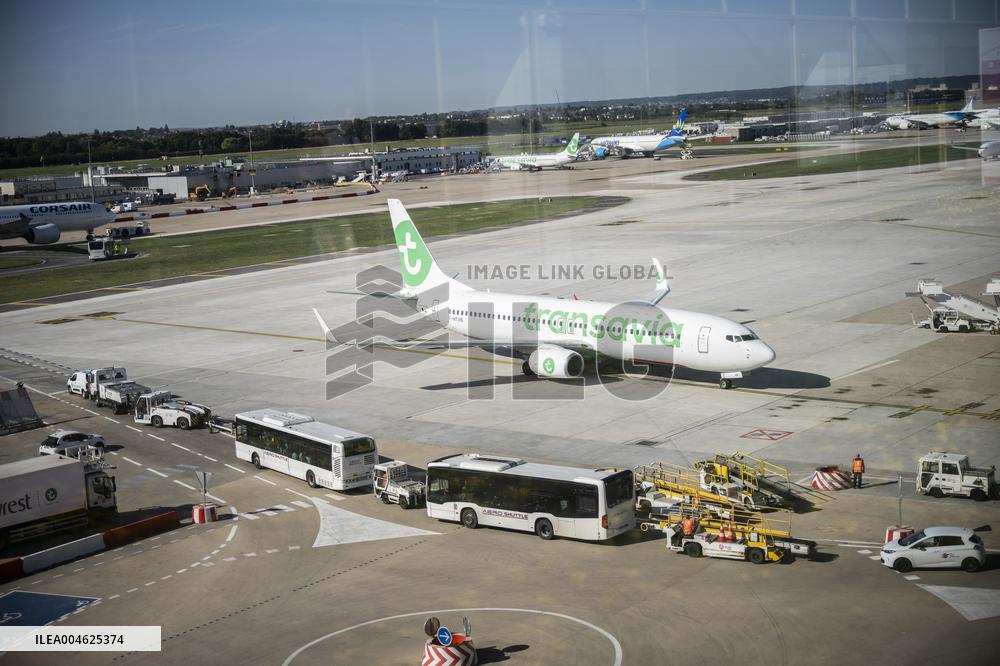Illustration - Paris Orly Airport
