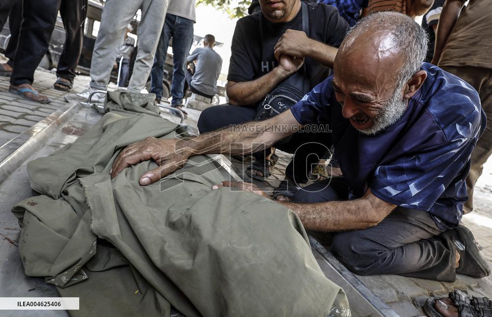 27 Killed in Israeli Attacks and 20 Others in A Food Truck Accident - Gaza