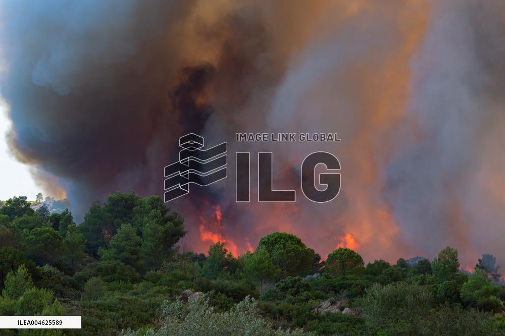 France Battles Largest Wildfire in Decades
