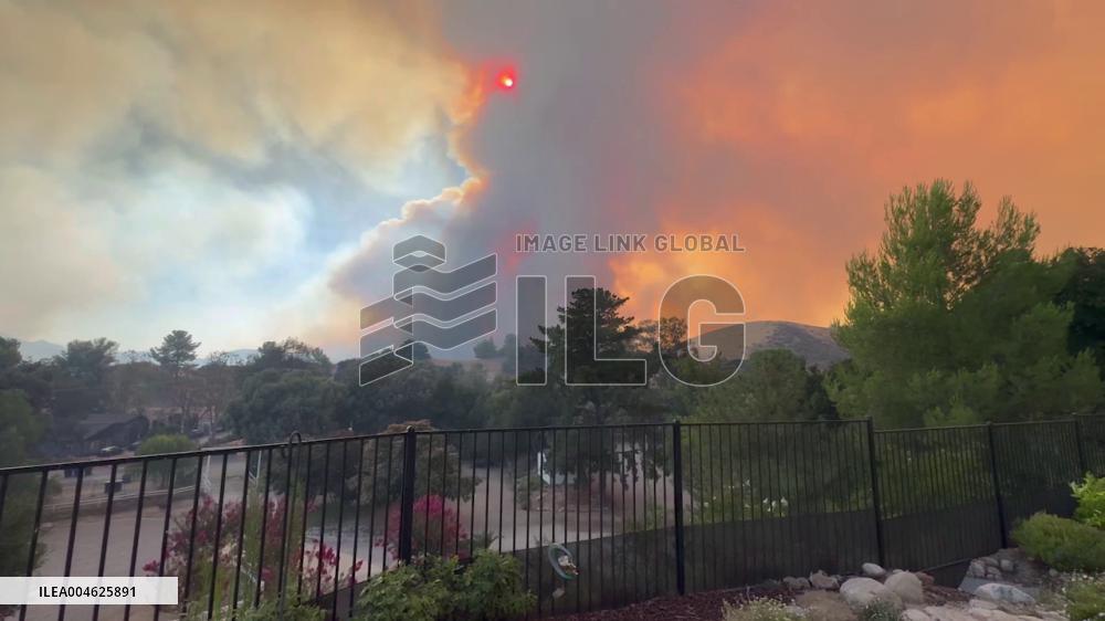 US: Canyon Fire Grows Rapidly, Prompts Evacuation in Ventura County, California 3