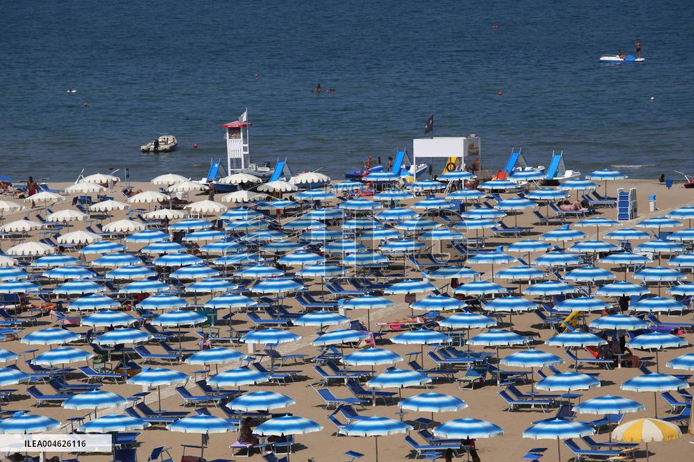 Illustration - Tirrenia Beach Resorts - Rimini