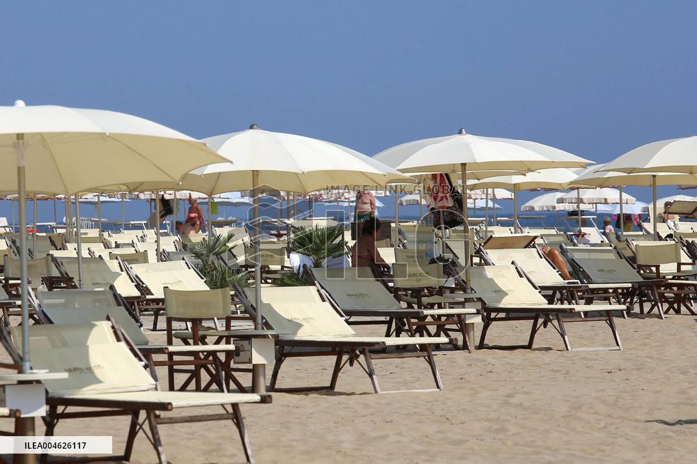 Illustration - Tirrenia Beach Resorts - Rimini