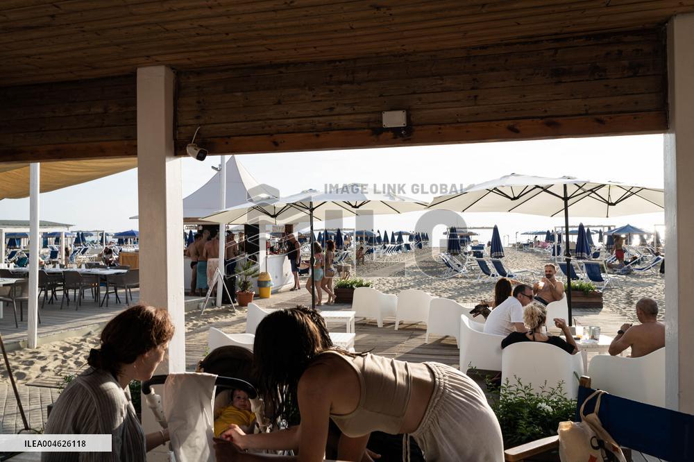 Illustration - Tirrenia Beach Resorts - Rimini