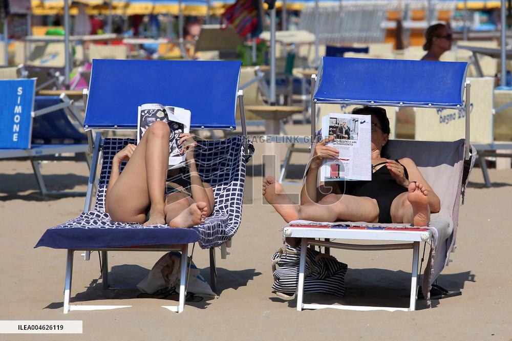 Illustration - Tirrenia Beach Resorts - Rimini