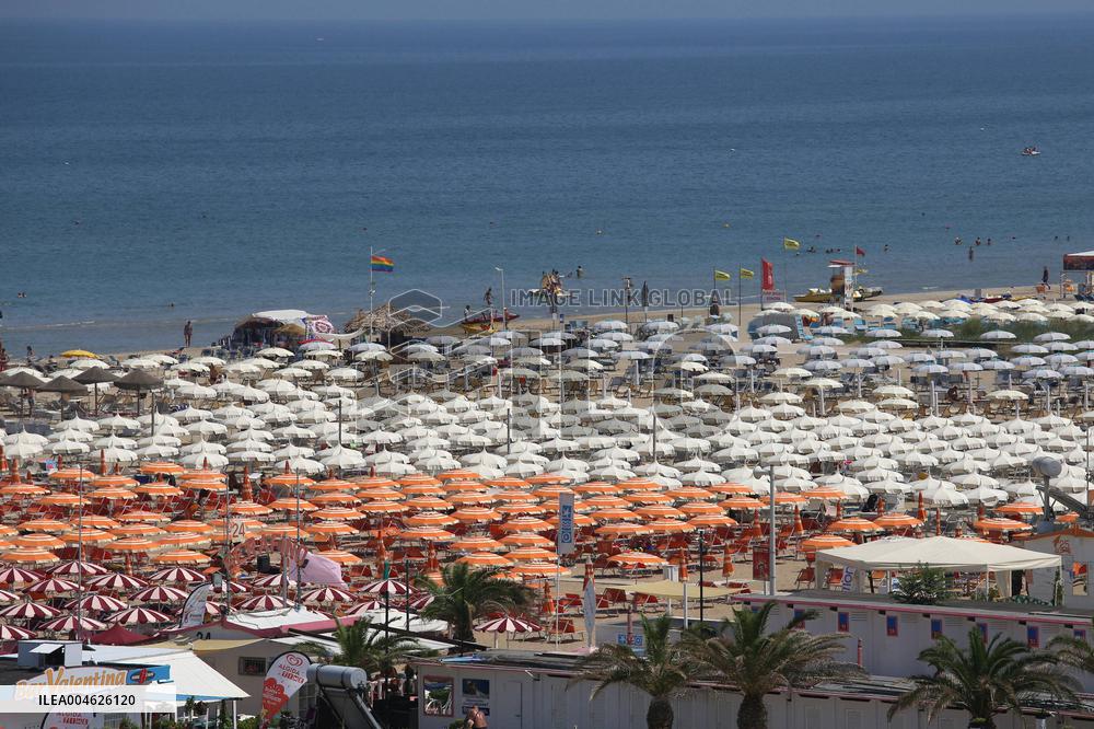 Illustration - Tirrenia Beach Resorts - Rimini