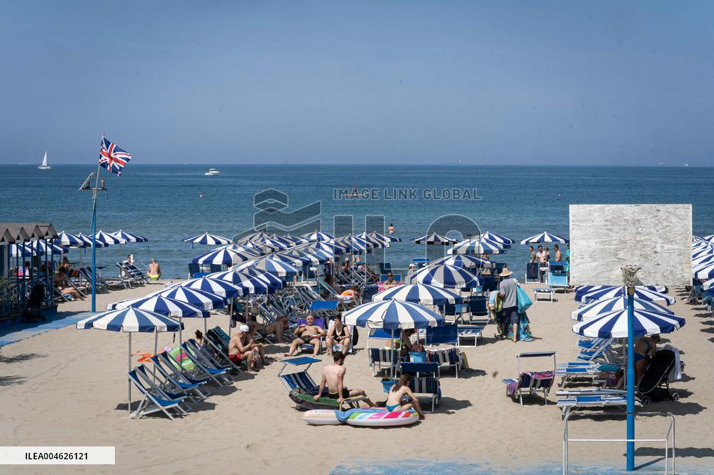 Illustration - Tirrenia Beach Resorts - Rimini