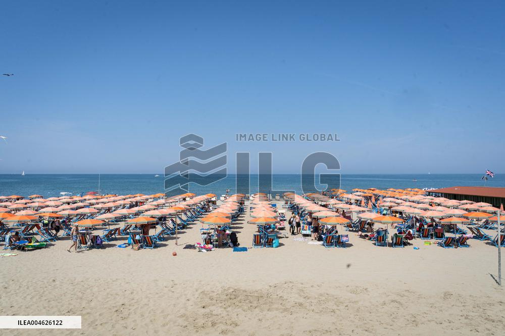 Illustration - Tirrenia Beach Resorts - Rimini