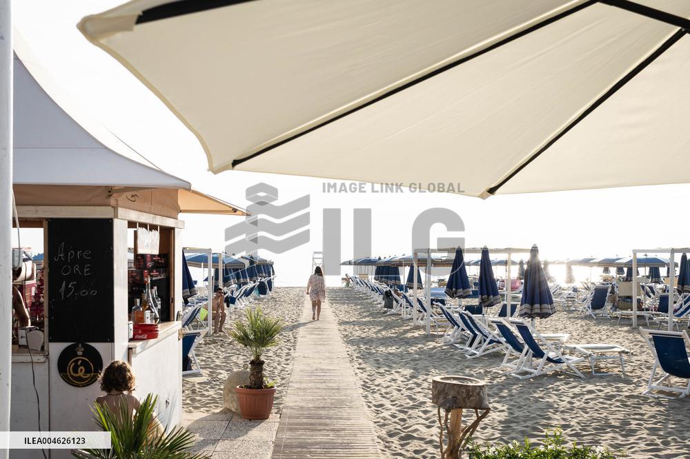 Illustration - Tirrenia Beach Resorts - Rimini