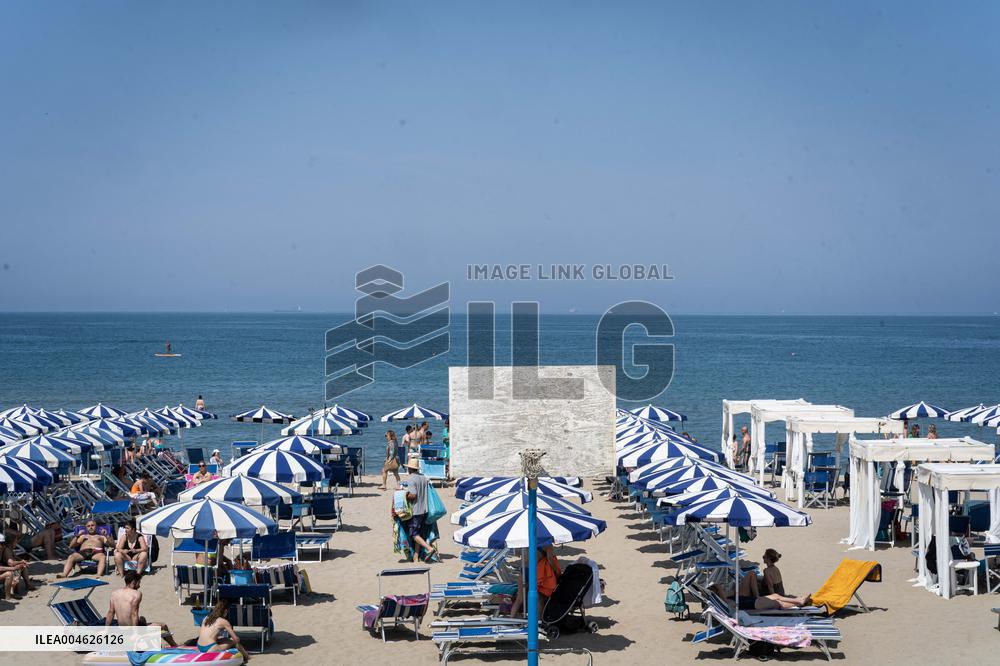 Illustration - Tirrenia Beach Resorts - Rimini