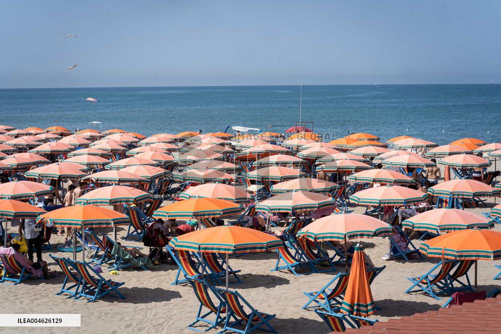 Illustration - Tirrenia Beach Resorts - Rimini