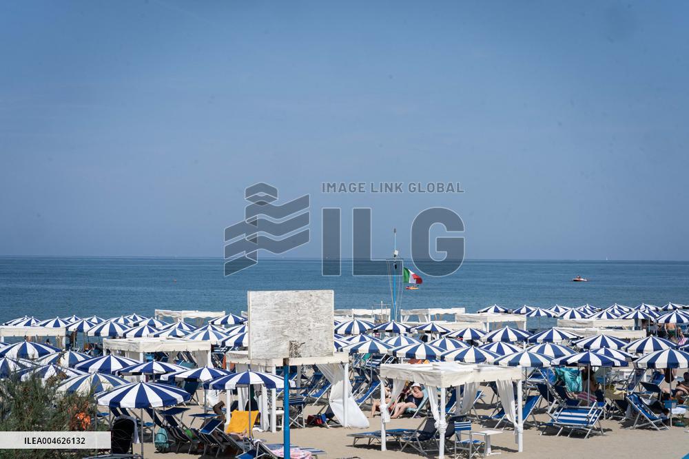 Illustration - Tirrenia Beach Resorts - Rimini