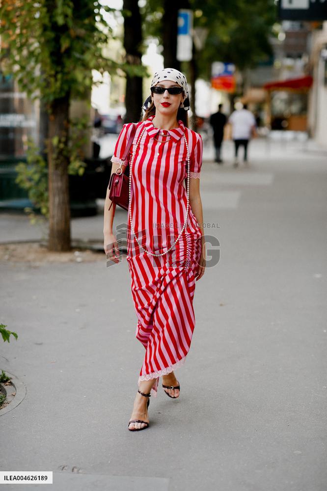 PFW - Viktor And Rolf Street Style