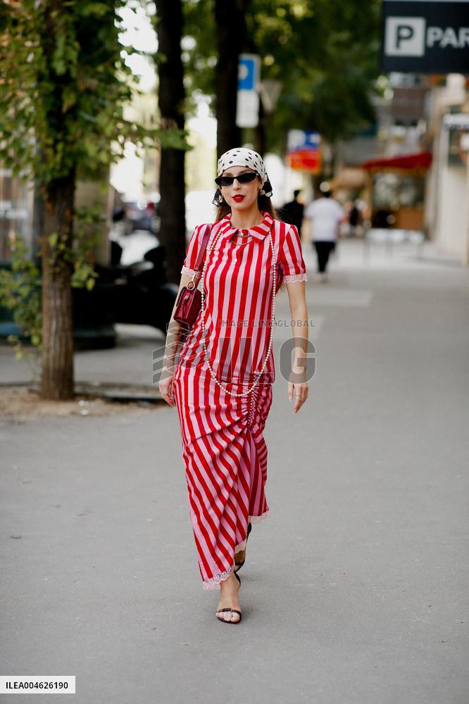PFW - Viktor And Rolf Street Style