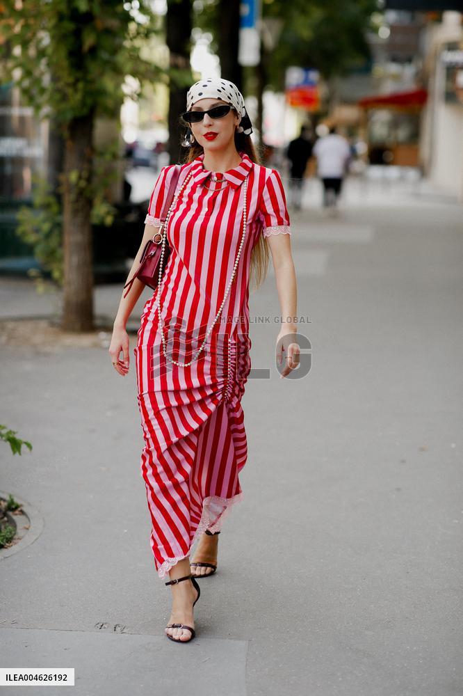 PFW - Viktor And Rolf Street Style