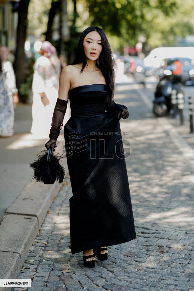 PFW - Viktor And Rolf Street Style